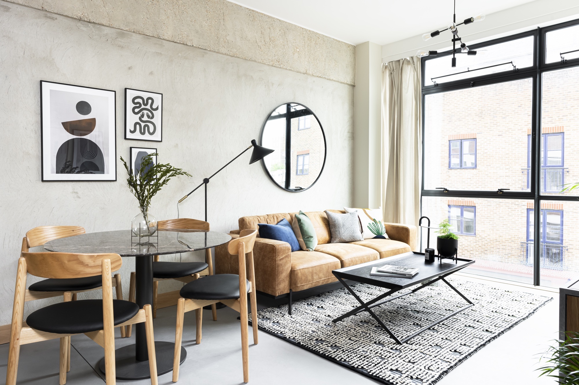 5 cách biến gầm ghế sofa thành tiện ích vàng - 1
