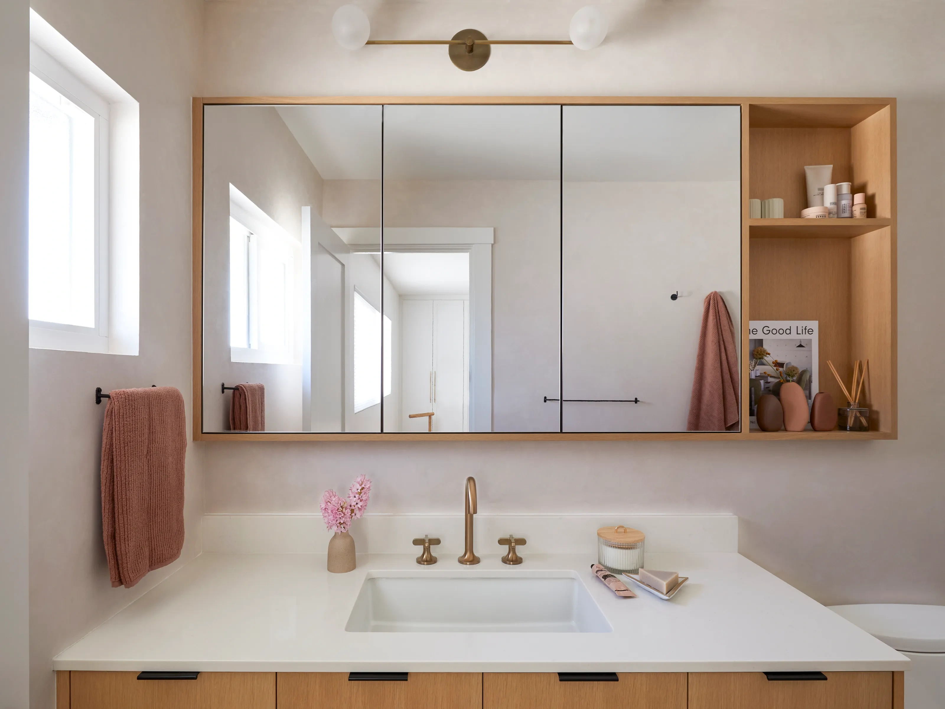 4 mẹo nhỏ giúp tối đa ánh sáng tự nhiên cho phòng tắm - 1