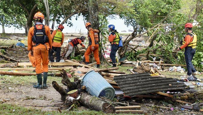 Số người chết do sóng thần ở indonesia là 400 người